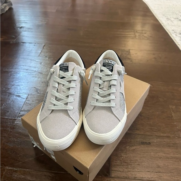 Vintage Havana Women’s rhinestone sneaker-size 7.5-grey/silver-brand new - Picture 6 of 15